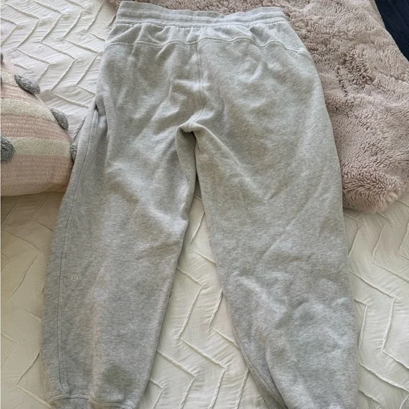 Lululemon scuba joggers great condition - Picture 5 of 7